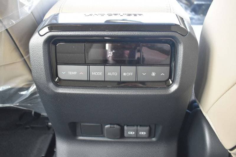 2025 Toyota Prado ADVENTURE thumbnail 7
