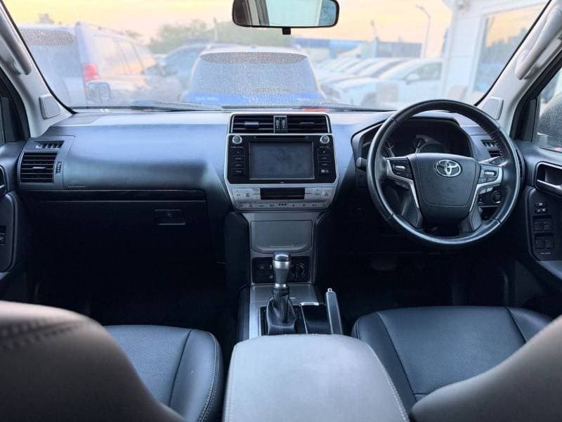 2017 Toyota Prado TX L thumbnail 6