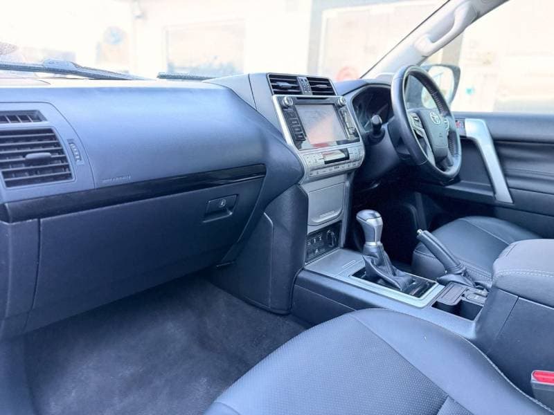 2017 Toyota Prado TX L thumbnail 8