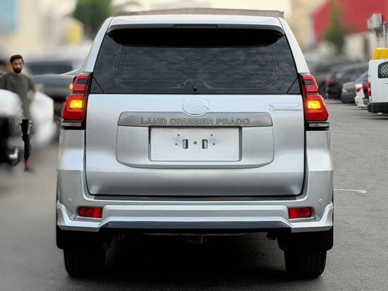 2019 Toyota Prado GXR thumbnail 4