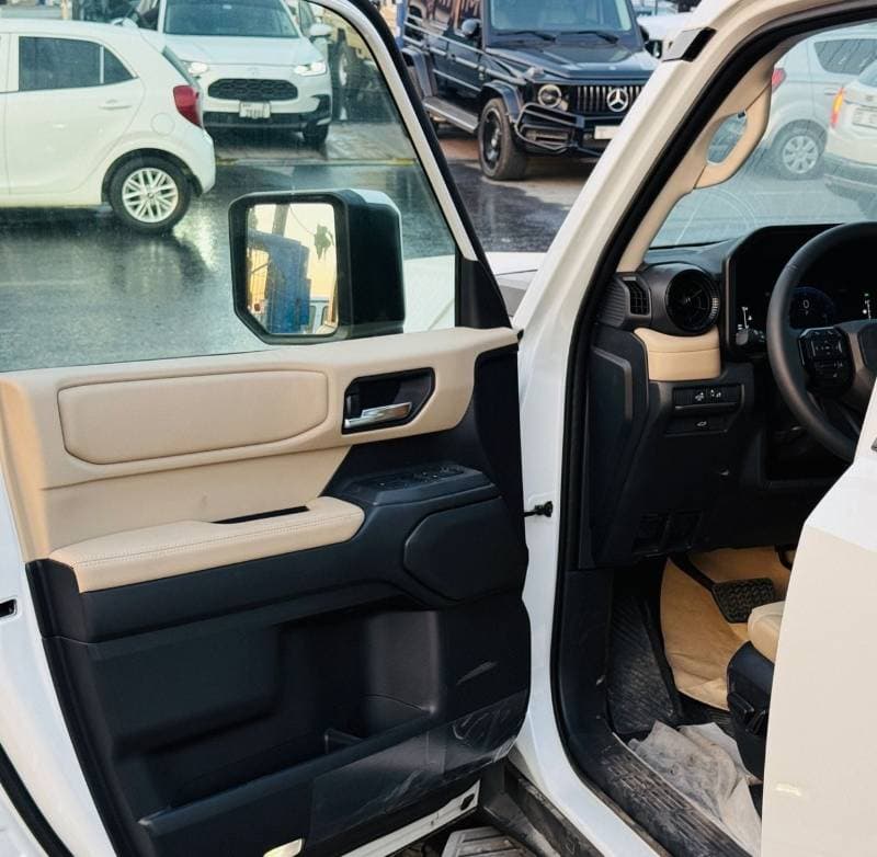 2025 Toyota Prado GXR thumbnail 7