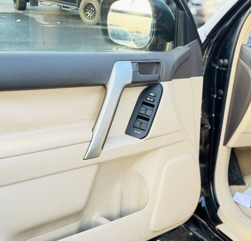 2019 Toyota Prado TX L thumbnail 7