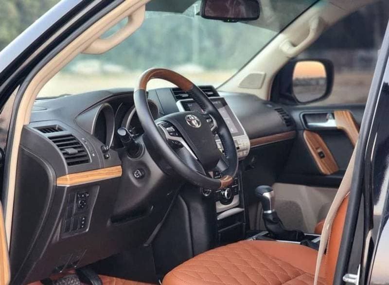 2015 Toyota Prado VXR thumbnail 6