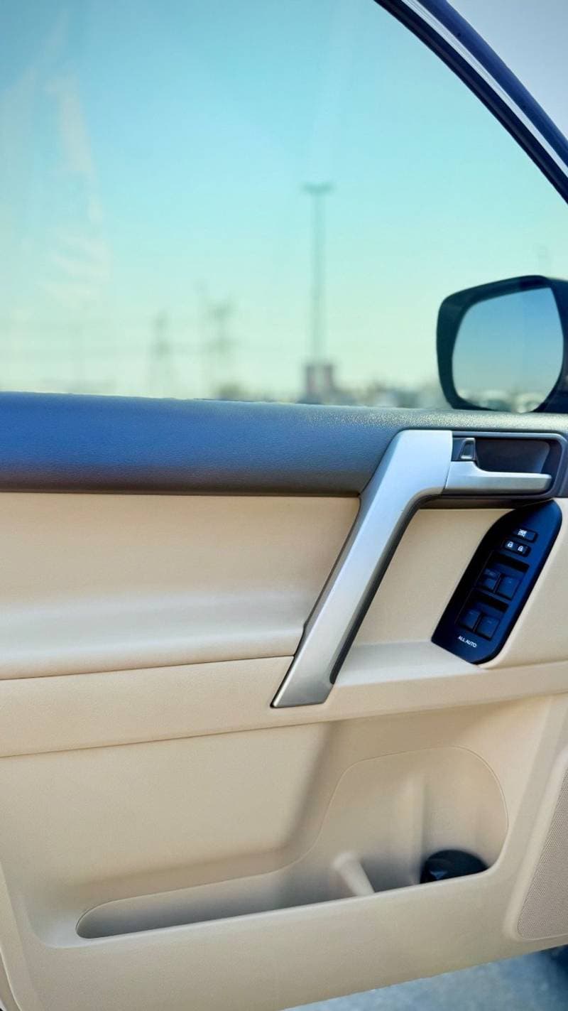 2020 Toyota Prado VXR thumbnail 8