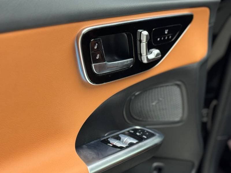 2025 Mercedes Benz C200 STANDARD thumbnail 8