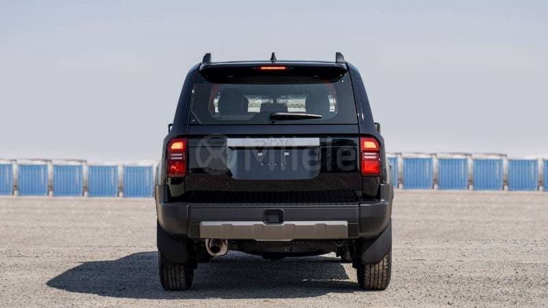 2025 Toyota Prado thumbnail 8