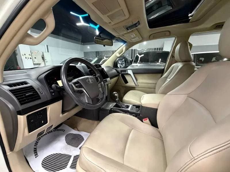 2019 Toyota Prado VXR thumbnail 8