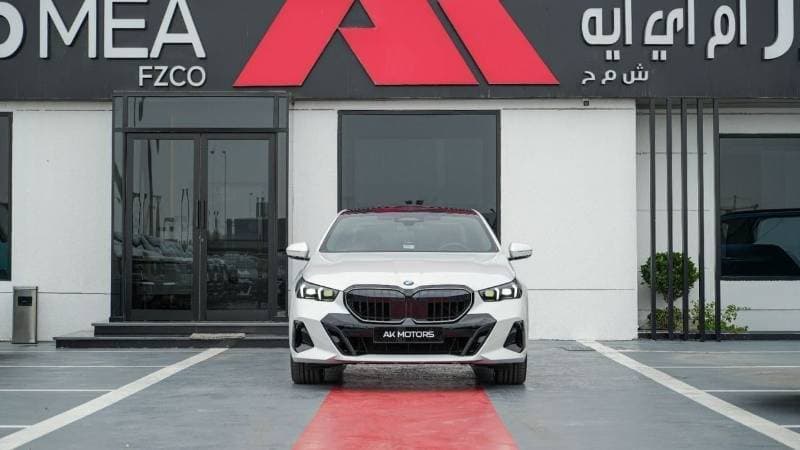 2027 BMW 530i M Sport Pro thumbnail 2
