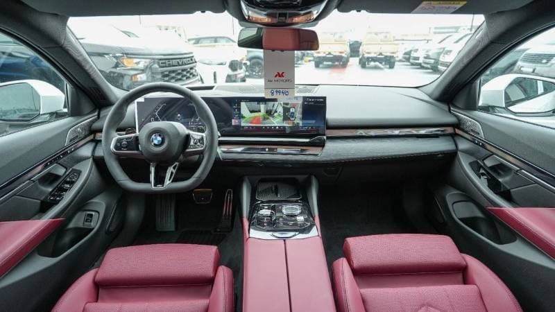 2027 BMW 530i M Sport Pro thumbnail 8