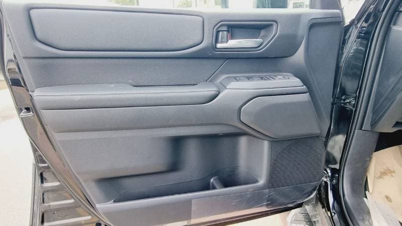 2026 Toyota Prado VXR thumbnail 8
