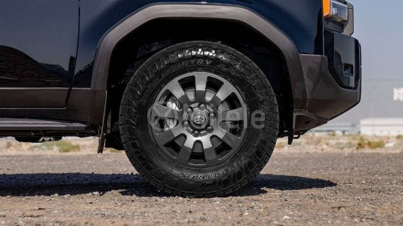2025 Toyota Prado thumbnail 5