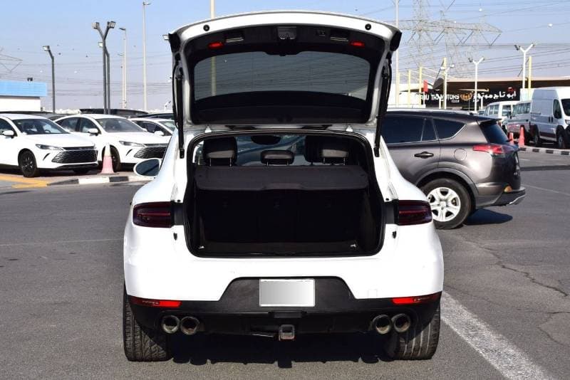 2018 Porsche Macan thumbnail 6