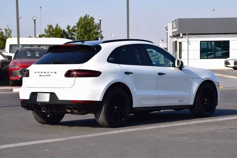 2018 Porsche Macan thumbnail 8