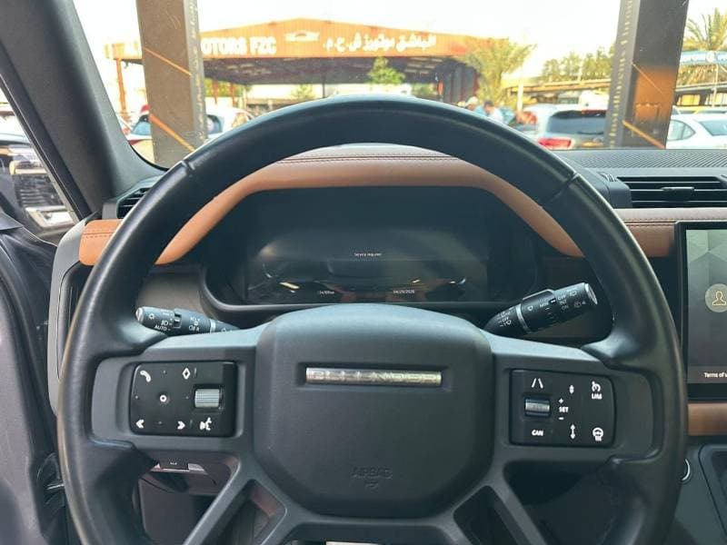 2024 Land Rover Defender thumbnail 8