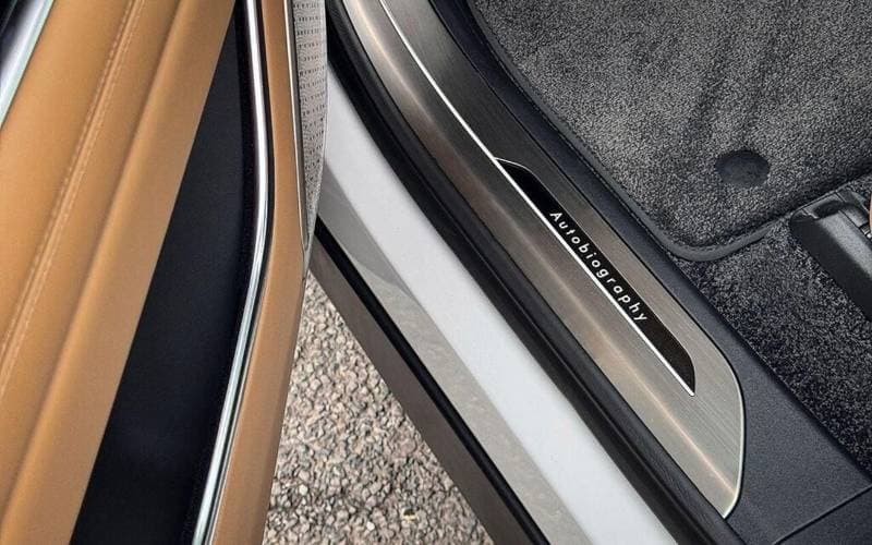 2025 Land Rover Range Rover AUTOBIOGRAPHY thumbnail 4
