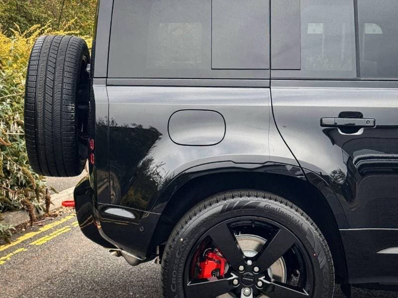 2025 Land Rover Defender thumbnail 7
