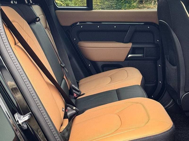 2025 Land Rover Defender thumbnail 3