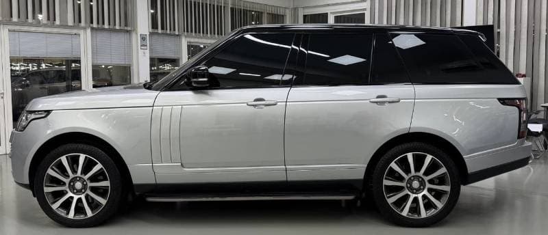 2016 Land Rover Range Rover HSE thumbnail 4