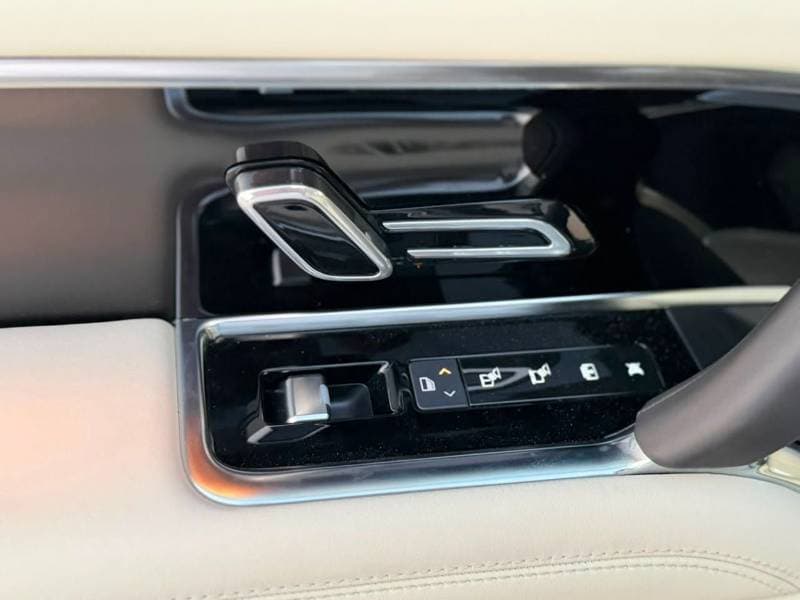 2026 Land Rover Range Rover HSE P400 thumbnail 6