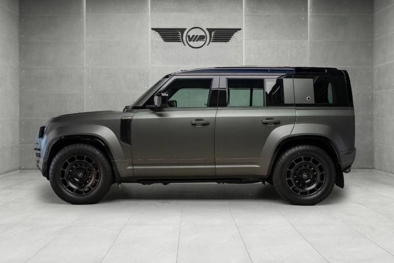 2025 Land Rover Defender thumbnail 2