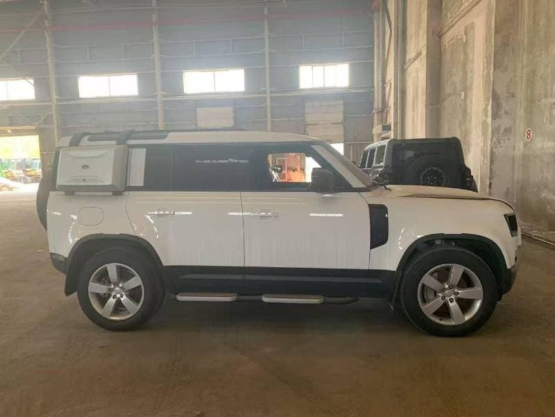 2024 Land Rover Defender thumbnail 2