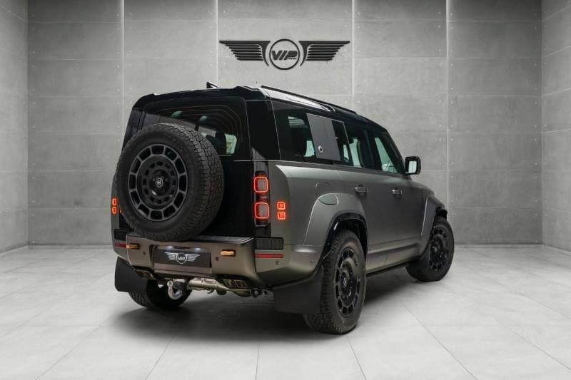 2025 Land Rover Defender thumbnail 3