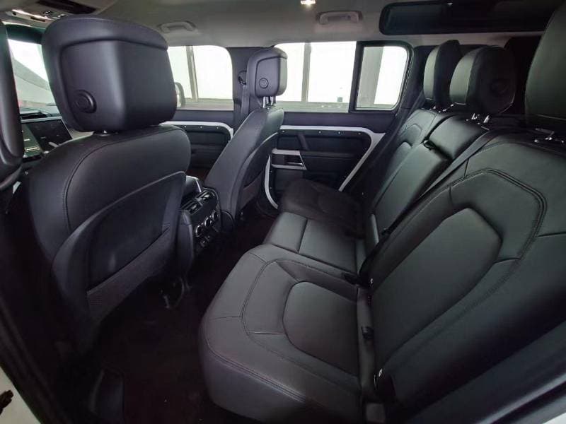 2024 Land Rover Defender thumbnail 5