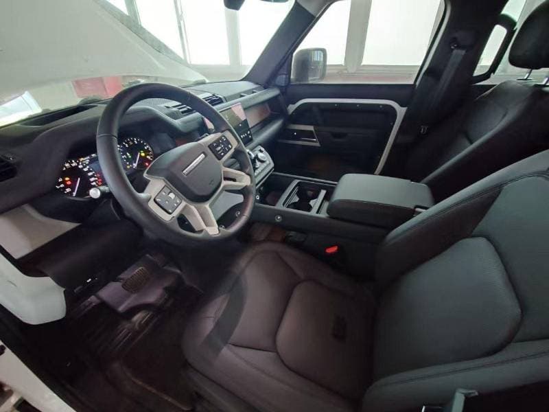 2024 Land Rover Defender thumbnail 6