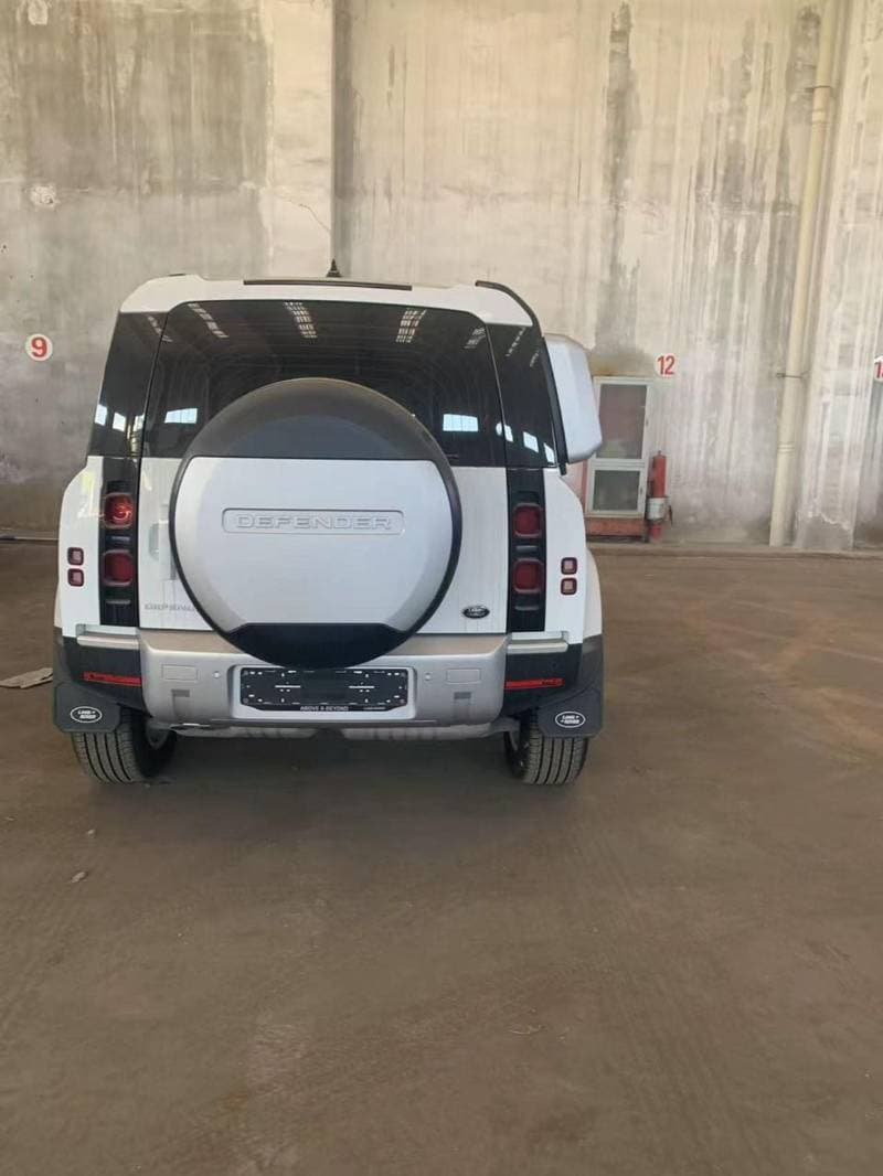 2024 Land Rover Defender thumbnail 4
