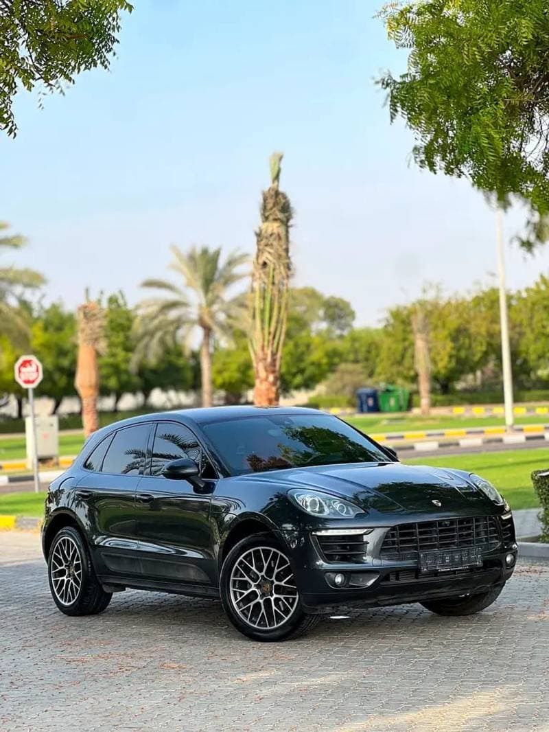 2018 Porsche Macan STANDARD thumbnail 2