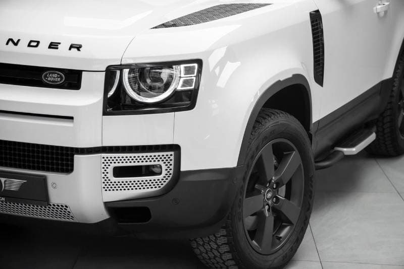 2023 Land Rover Defender thumbnail 4