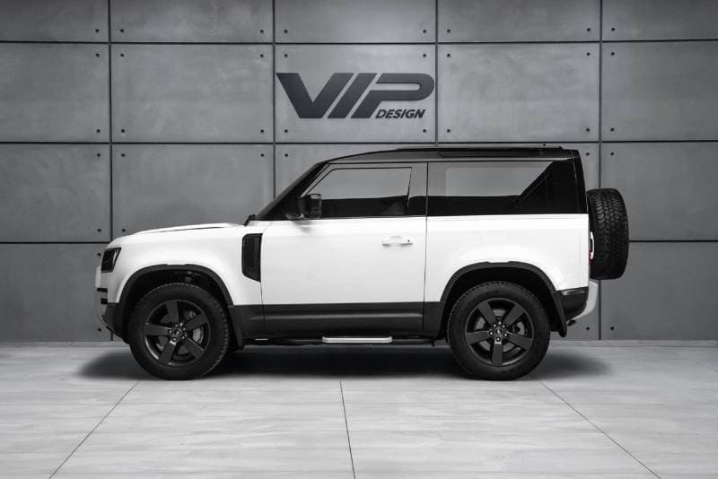 2023 Land Rover Defender thumbnail 3