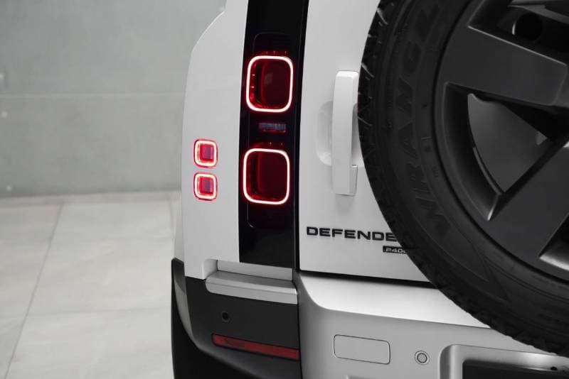 2023 Land Rover Defender thumbnail 8