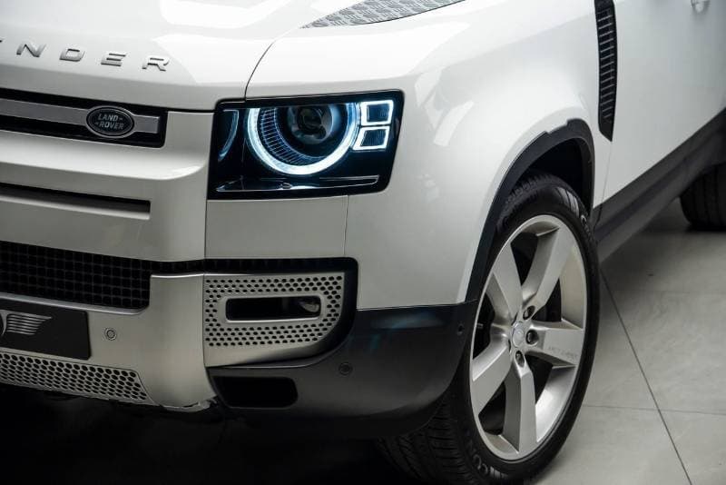 2024 Land Rover Defender thumbnail 4