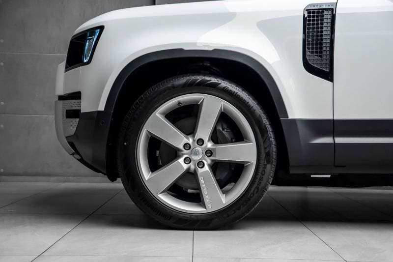 2024 Land Rover Defender thumbnail 6