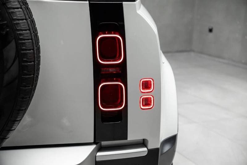 2024 Land Rover Defender thumbnail 7