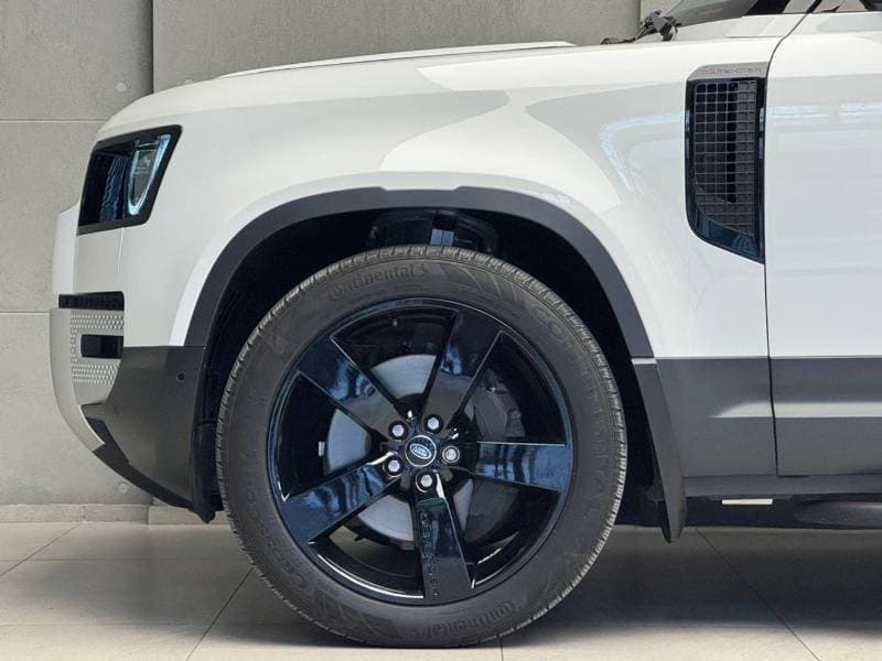 2024 Land Rover Defender thumbnail 5