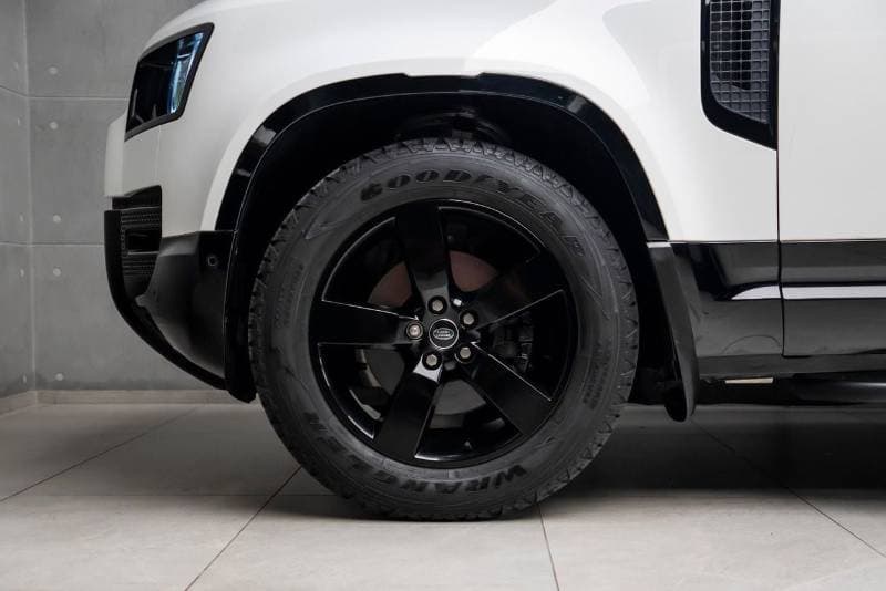 2024 Land Rover Defender thumbnail 4