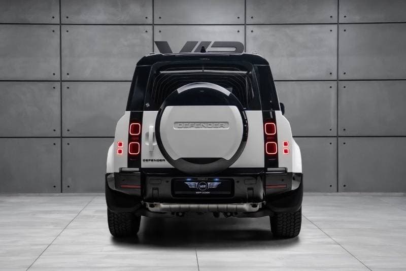 2024 Land Rover Defender thumbnail 8