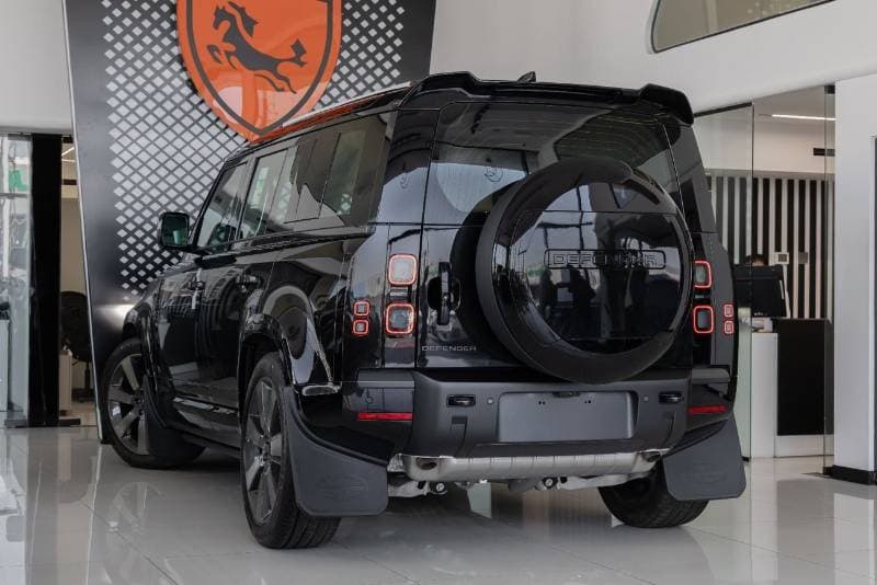 2026 Land Rover Defender thumbnail 6