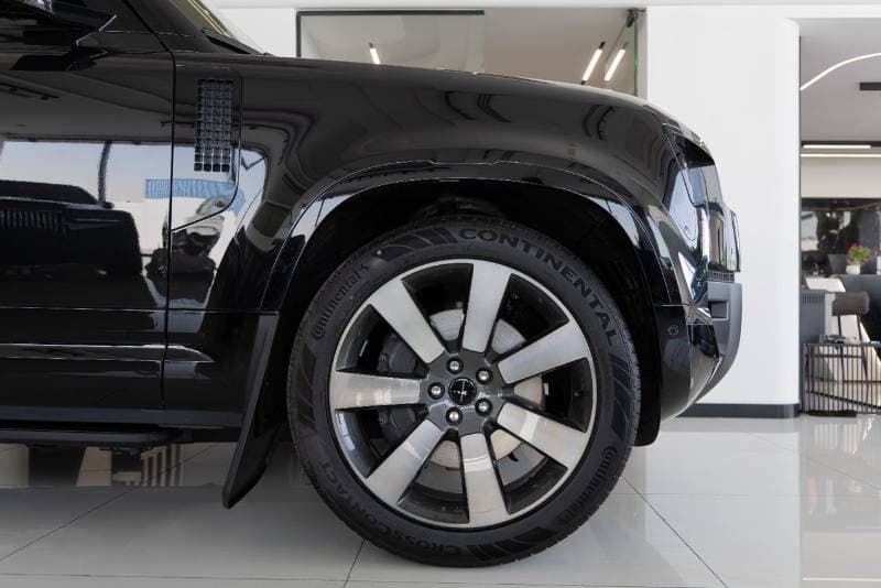 2026 Land Rover Defender thumbnail 8