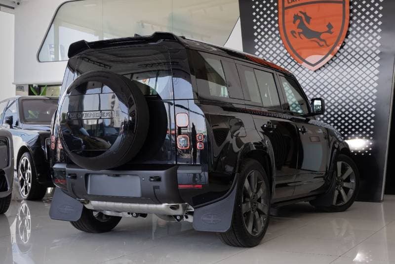 2026 Land Rover Defender thumbnail 4