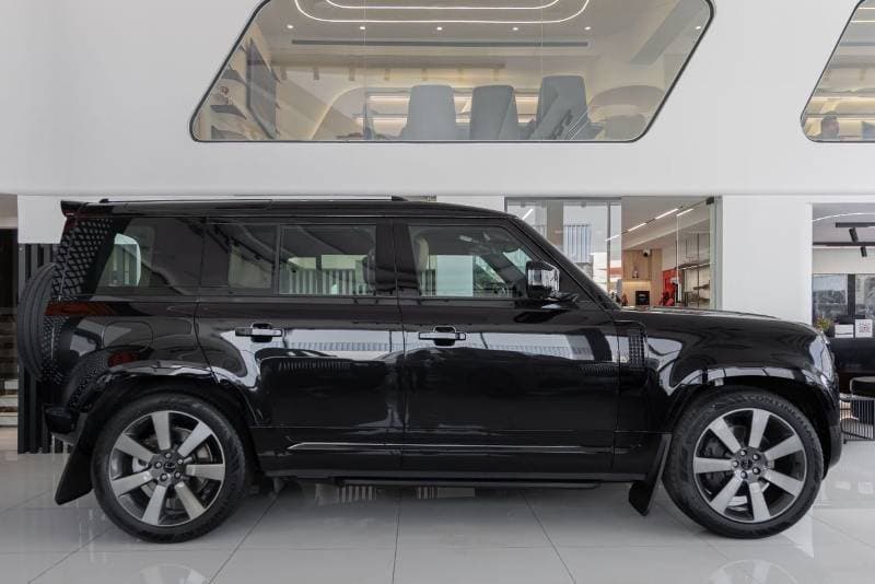 2026 Land Rover Defender thumbnail 7