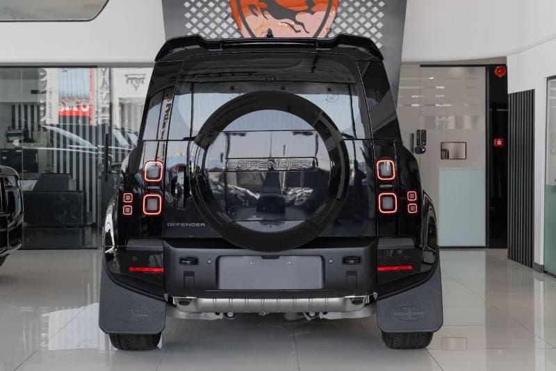2026 Land Rover Defender thumbnail 5