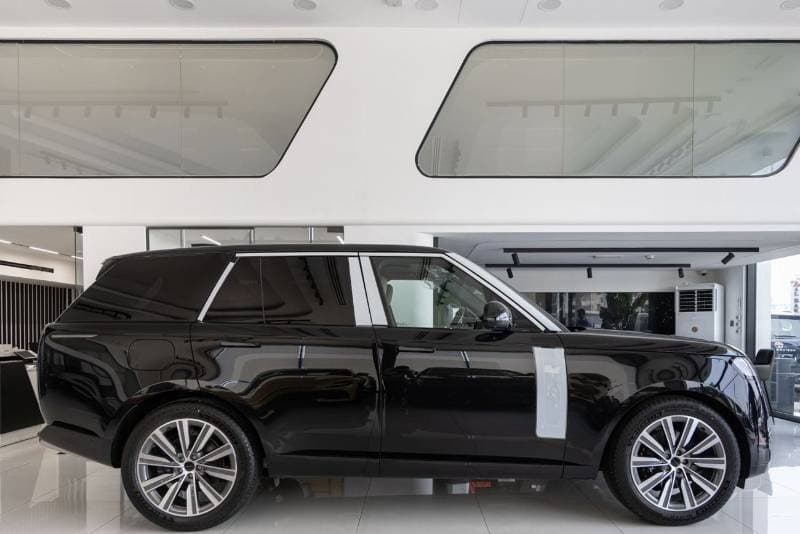 2026 Land Rover Range Rover SE P360 thumbnail 7
