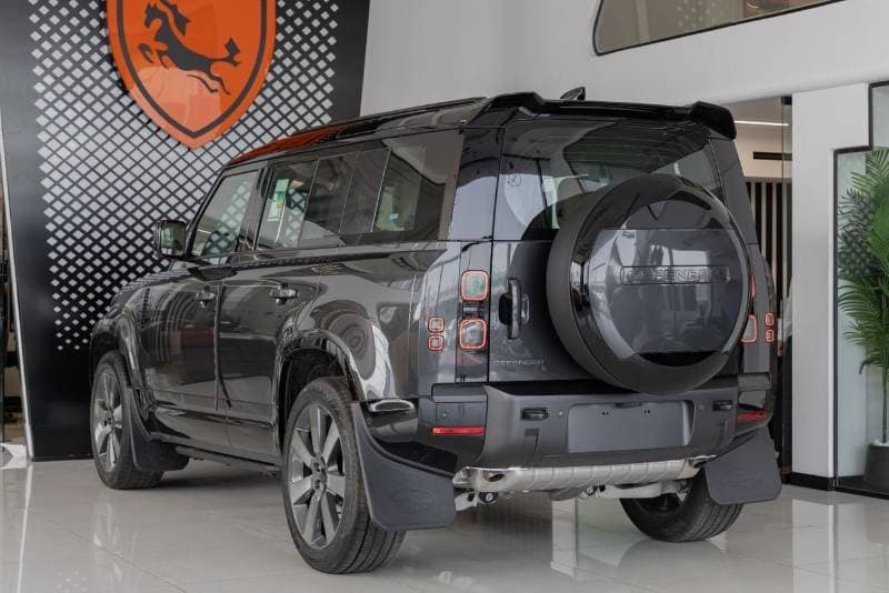 2026 Land Rover Defender thumbnail 4