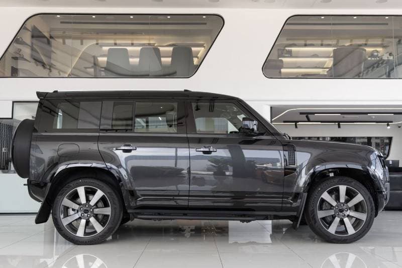 2026 Land Rover Defender thumbnail 7