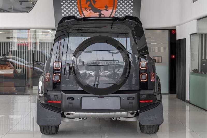 2026 Land Rover Defender thumbnail 5