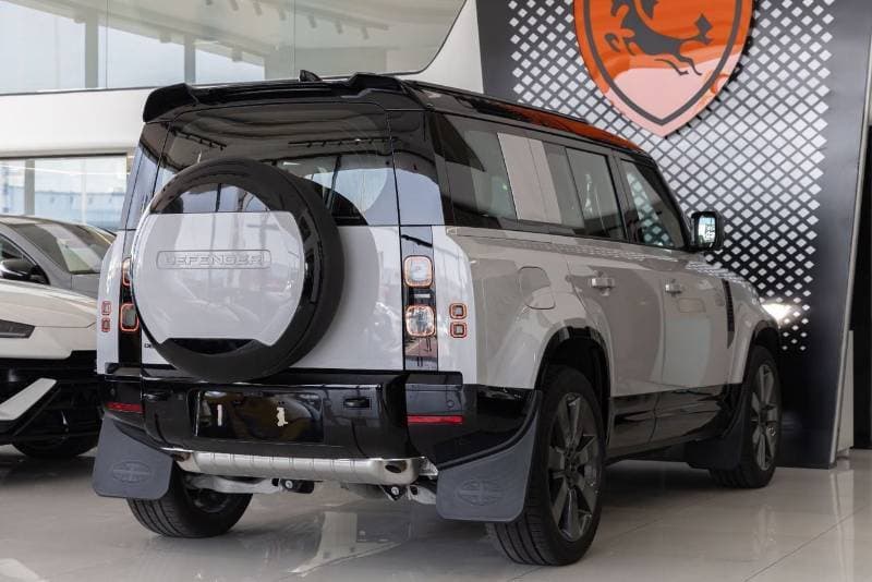 2026 Land Rover Defender thumbnail 4