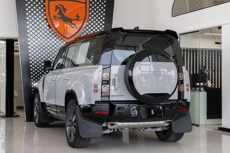 2026 Land Rover Defender thumbnail 6